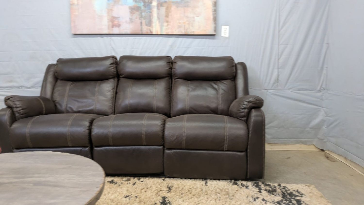 🛋️💥 Comfy Sofa With 2 Recliners💥 Free Delivery And Financing Available!