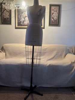Mannequin with or without dress