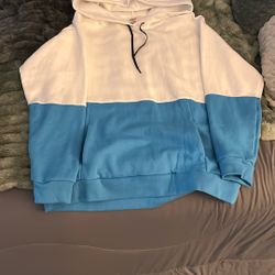 Women’s Hooded Sweatshirt W/pockets