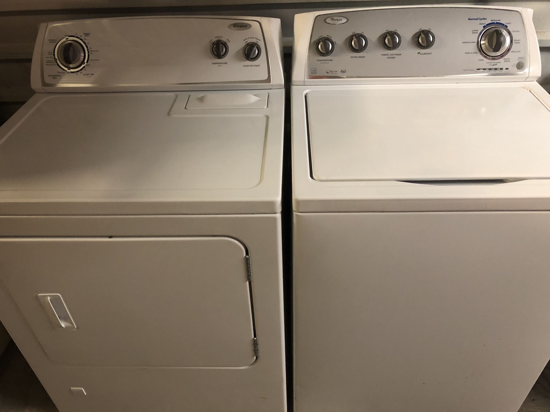 Mint condition Whirpool washer & gas dryer set ( warranty )