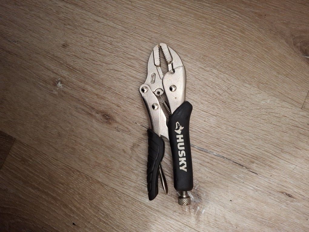 Husky Locking Pliers