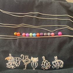 Pearl’s, Case Pendants, Chains