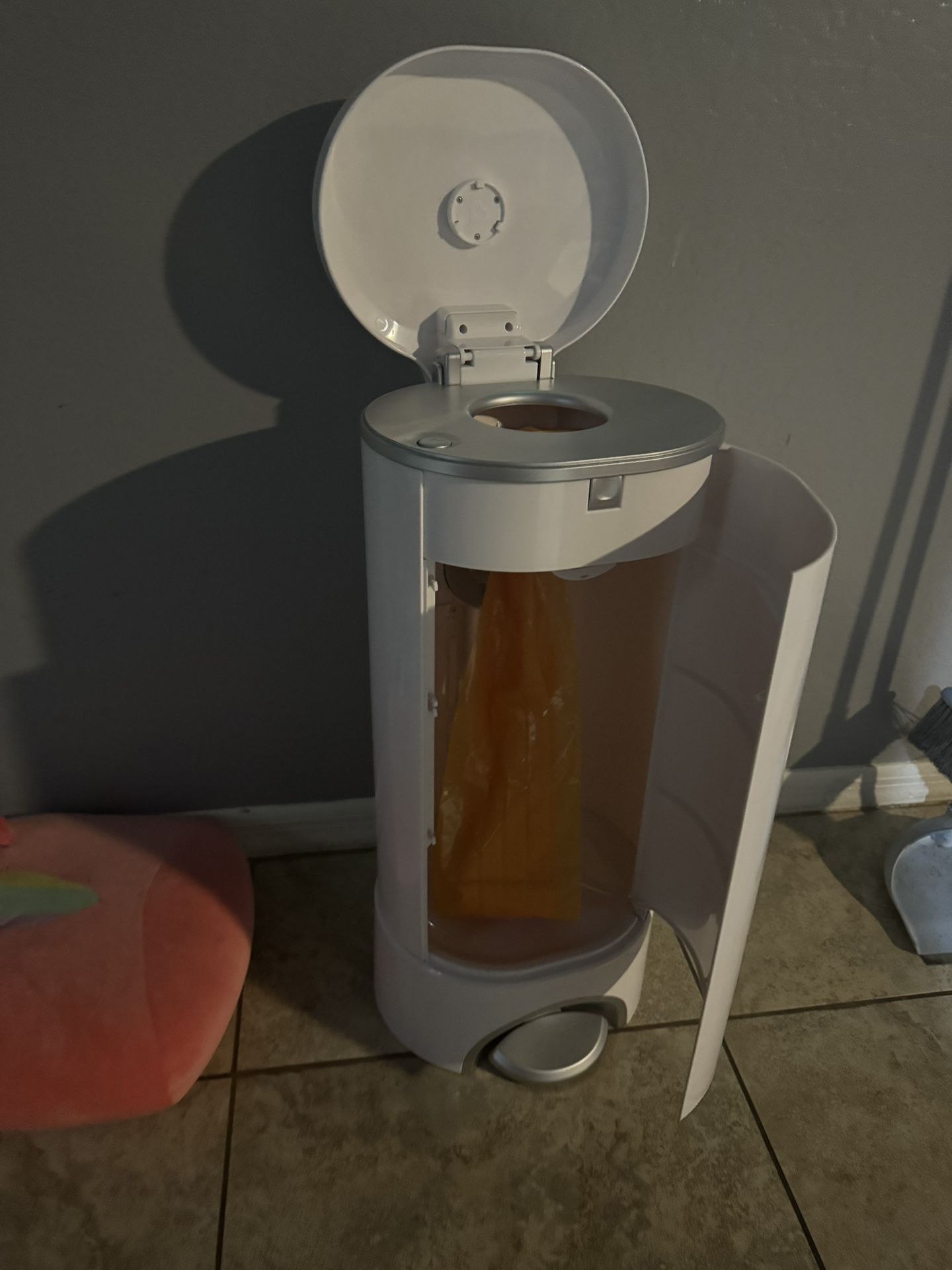 Munchkin Step Diaper Pail for Sale in El Mirage, AZ OfferUp