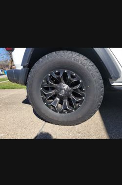 18 Inch Rims, 35 Inch Tires. 18x9 Fuel Rims 35x12.50r18lt Tires