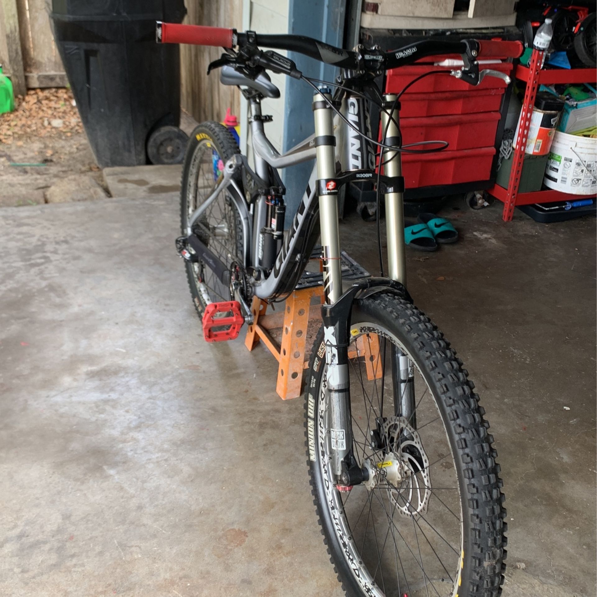 Giant Glory Large 26” Downhill MTB