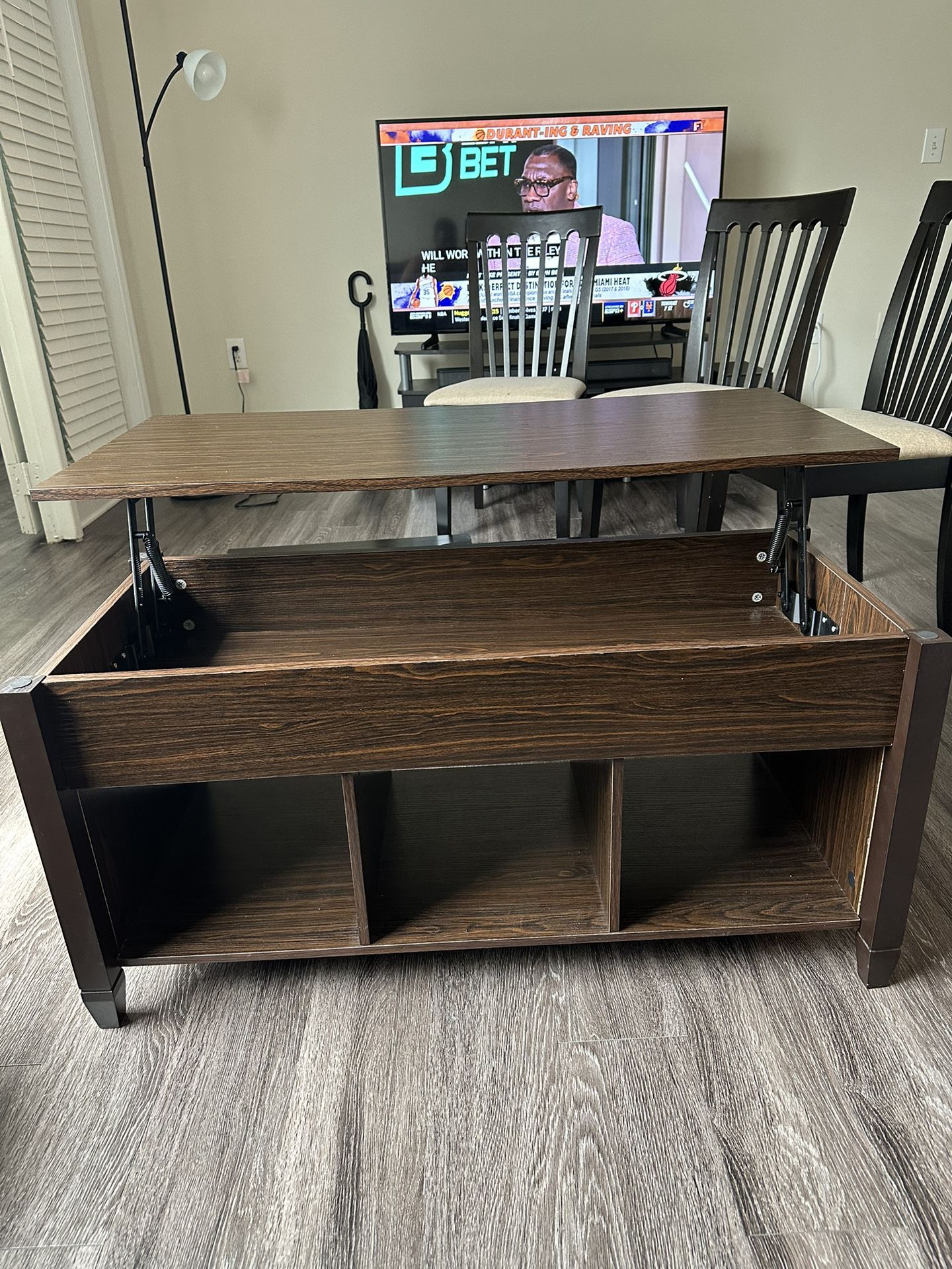 Lift-top Coffee Table (Walnut color)