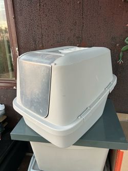 Up & Up large hooded Cat Litter Box