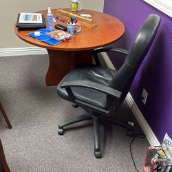 Round Table And Business Chair