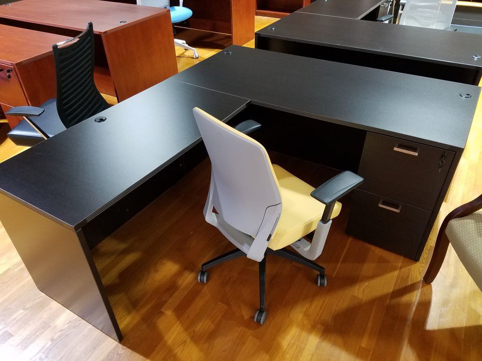 Brand new! L shape desk including files