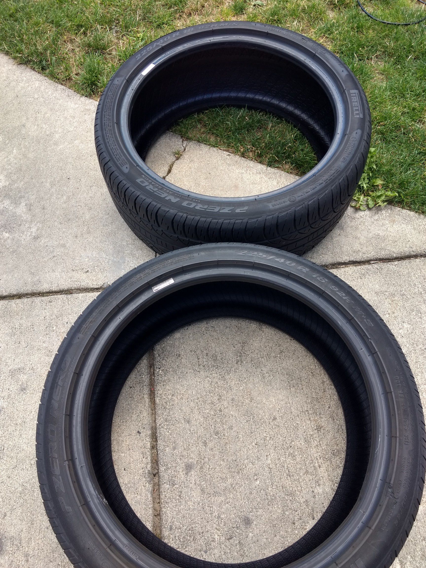 (2) 225/40R18 tires