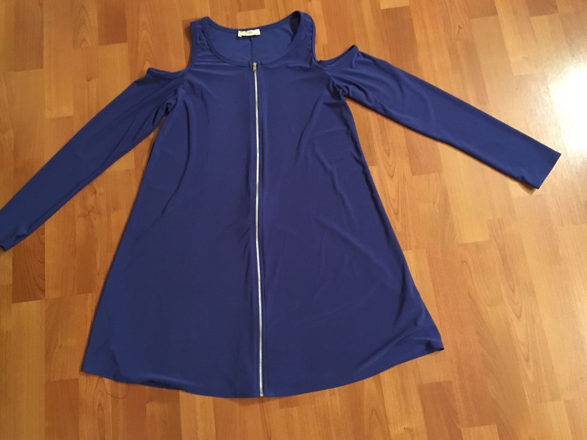 Brand new size small royal blue dress/top. Cut out shoulders. Zips ip the front. Great material. Smoke free home