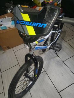 SCHWINN Boys Bike