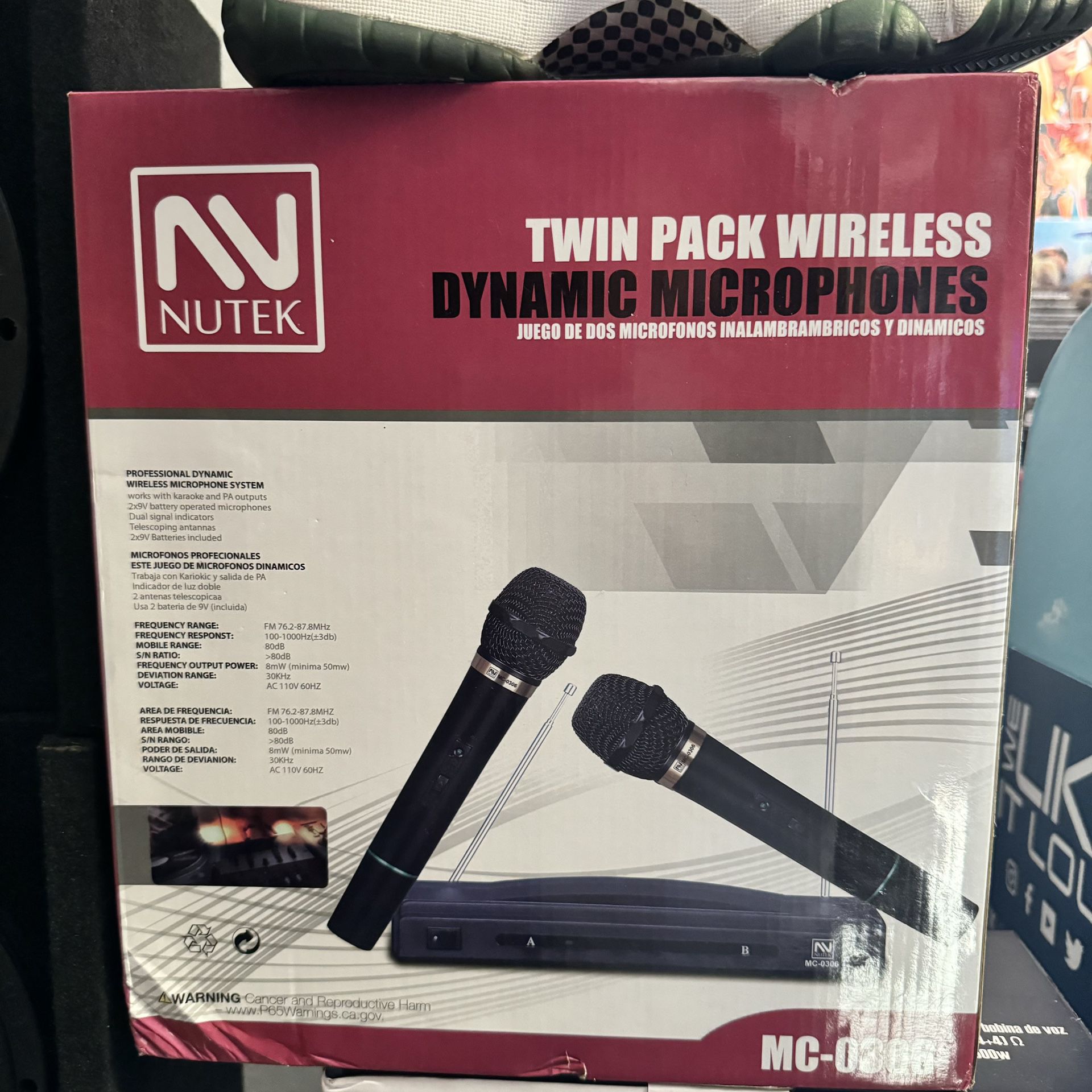 Twin Pack Wireless Microphones 
