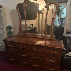 DRESSER W/ MIRROR