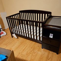 2 In 1 Crib To Toddler Bed With Changing Table