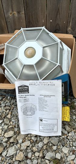 Motion sensing outdoor ceiling light (FRONT PORCH PICK UP, CASH ONLY)