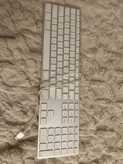 Apple Aluminum Wired Keyboard with Numeric Keypad Model A1243