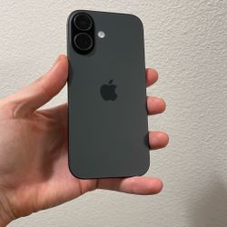 Apple iPhone 17 Black Color New 1 Cycle Count Unlock Any Carrier 10/10 New 256gb 