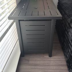 Outdoor fire pit table