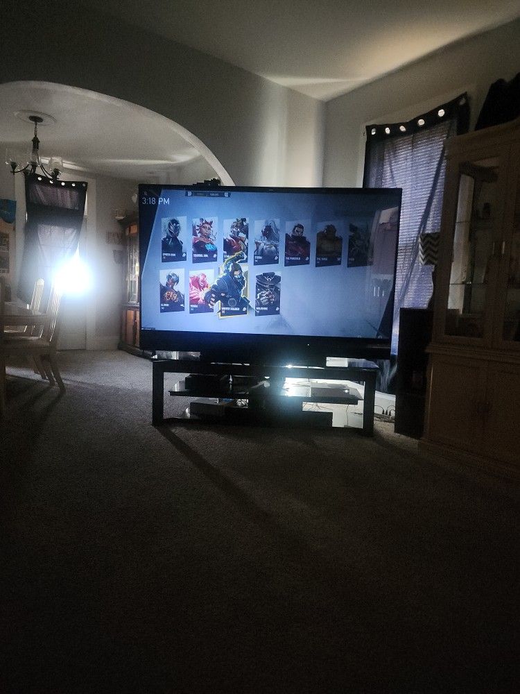 82' Mitsubishi TV & STAND