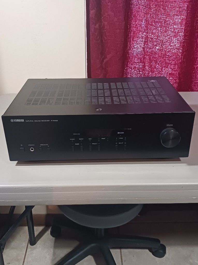 Yamaha R-S202 Bluetooth 2 Channel Natural Sound Receiver W/ Remote AM FM Radio 200W Stereo