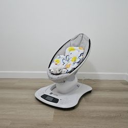 Mamaroo Baby Swing (4moms)