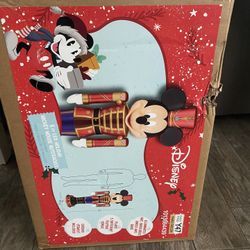 Mickey And Minnie For Sale Anamotronics 5 Feet Chrismas Themed 