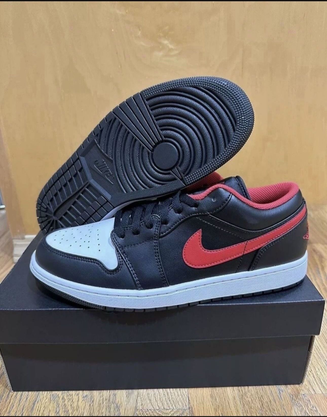 Air Jordan 1 Low Shoes Black Fire Red White 553558-063 size 11 Brand New