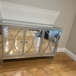 Beautiful 3 Door Chelsea Sideboard 