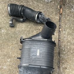 2003 F350 STOCK AIR INTAKE ASSEMBLY