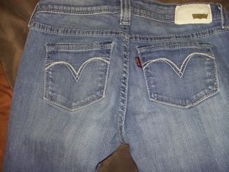 Levis good condition 24w 32L