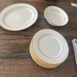 10 Strawberry Street GLD0001 Dishes 