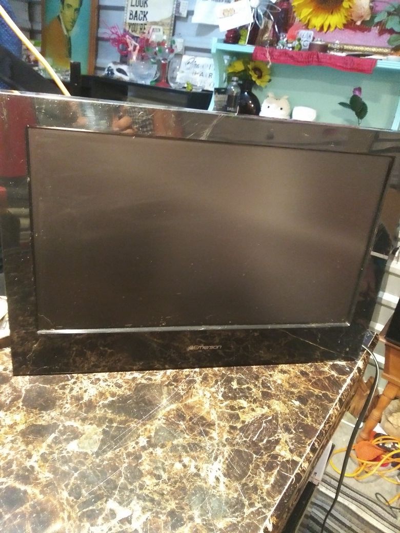 Emerson LC190EM2 19" 720p HD LCD Television