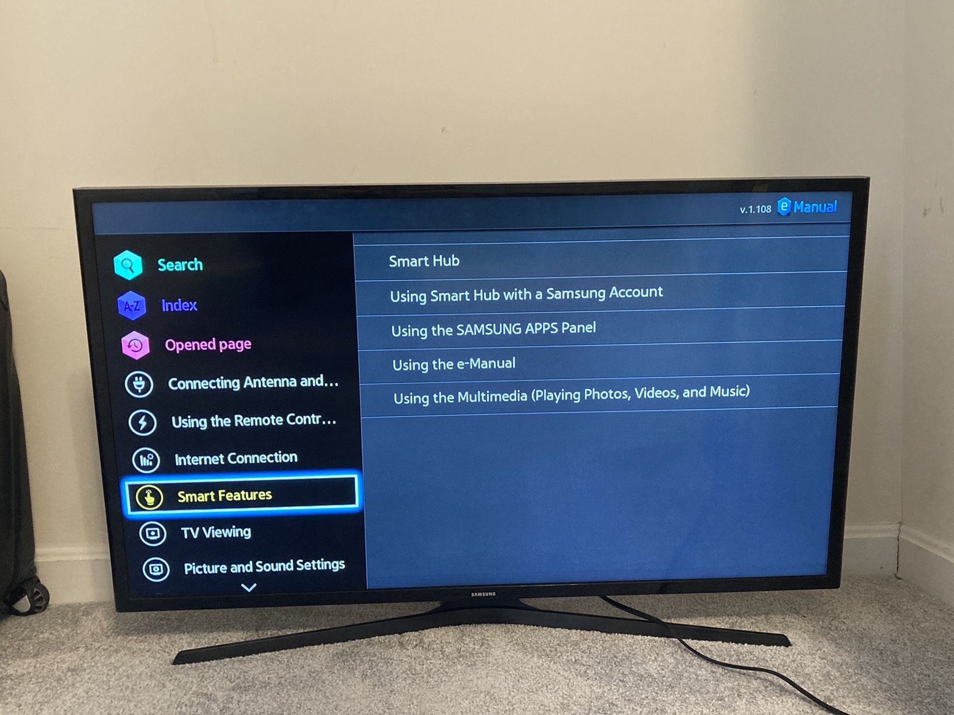 SAMSUNG 40" Class FHD (1080P) Smart LED TV (UN40J5200AF)-Used