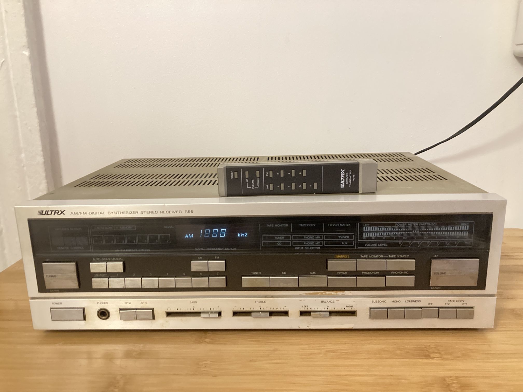 Vintage Sanyo Ultrx R55 AM/FM Digital Synthensizer Stereo Receiver / Tuner with Remote