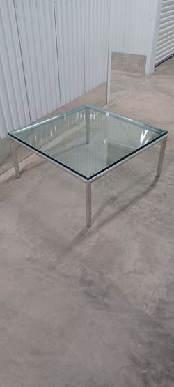 CLASSY THICK GLASS COCKTAIL TABLE good Quality
