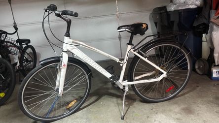 Infinity Boss Three 7-Speed Hybrid Bike