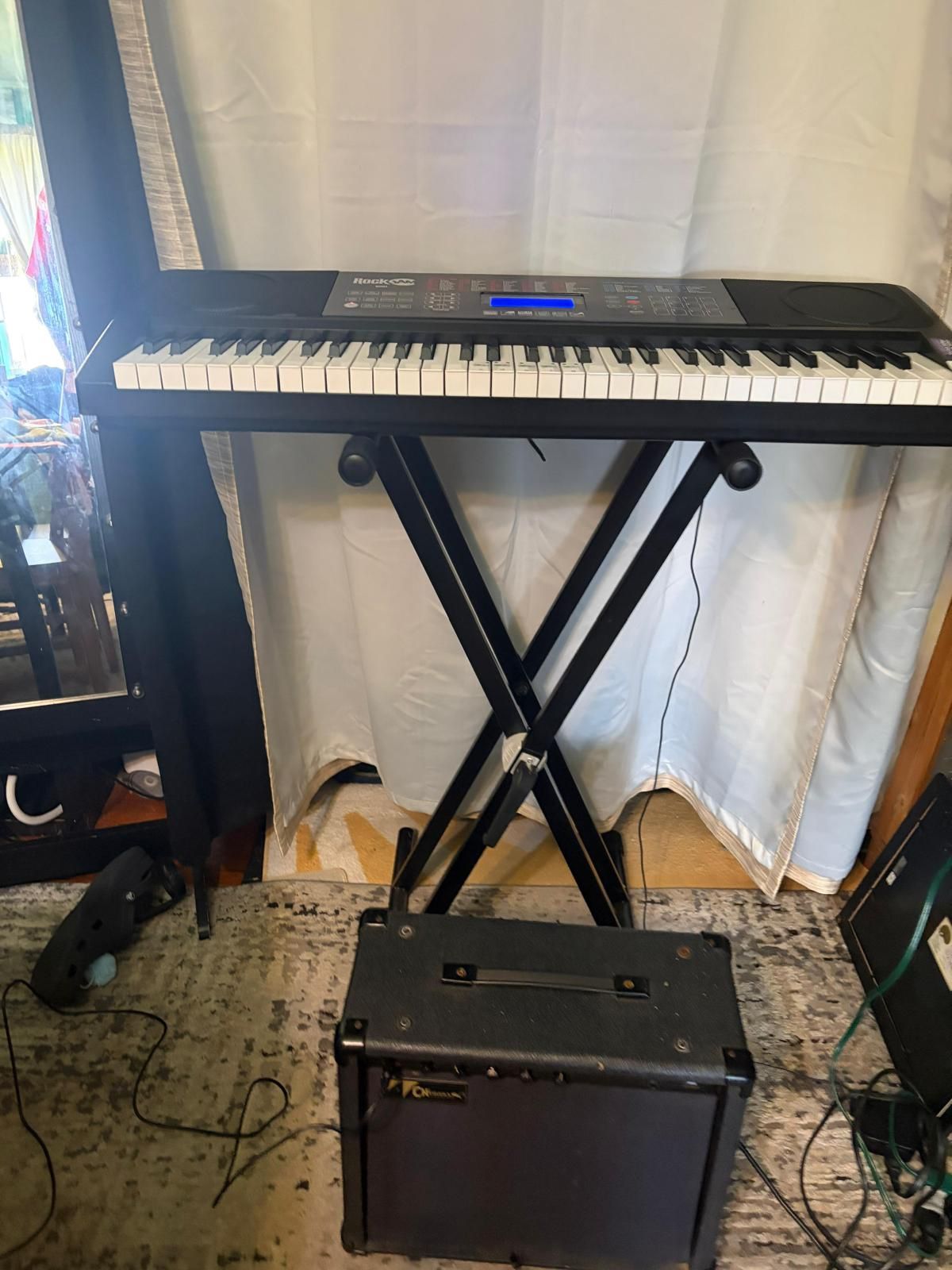 RockJam RJ761 61-Key Keyboard Super Kit. + amplifier no discount  This keyboard kit is designed for beginners, students, and hobbyists. It includes a 