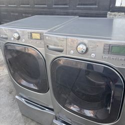 Lg washer and dryer king size capacity works perfectly fine, can deliver 