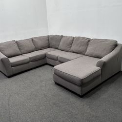 3 pc Sectional U-shaped couch, amazing condition. We deliver & setup.