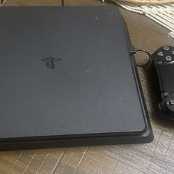 PlayStation  4 With Remote Used 