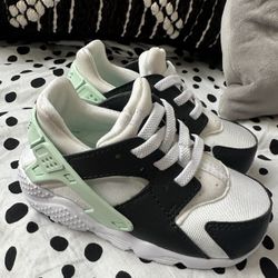 Toddler 7C Nike Huarache Shoes