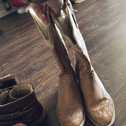 Girls boots
