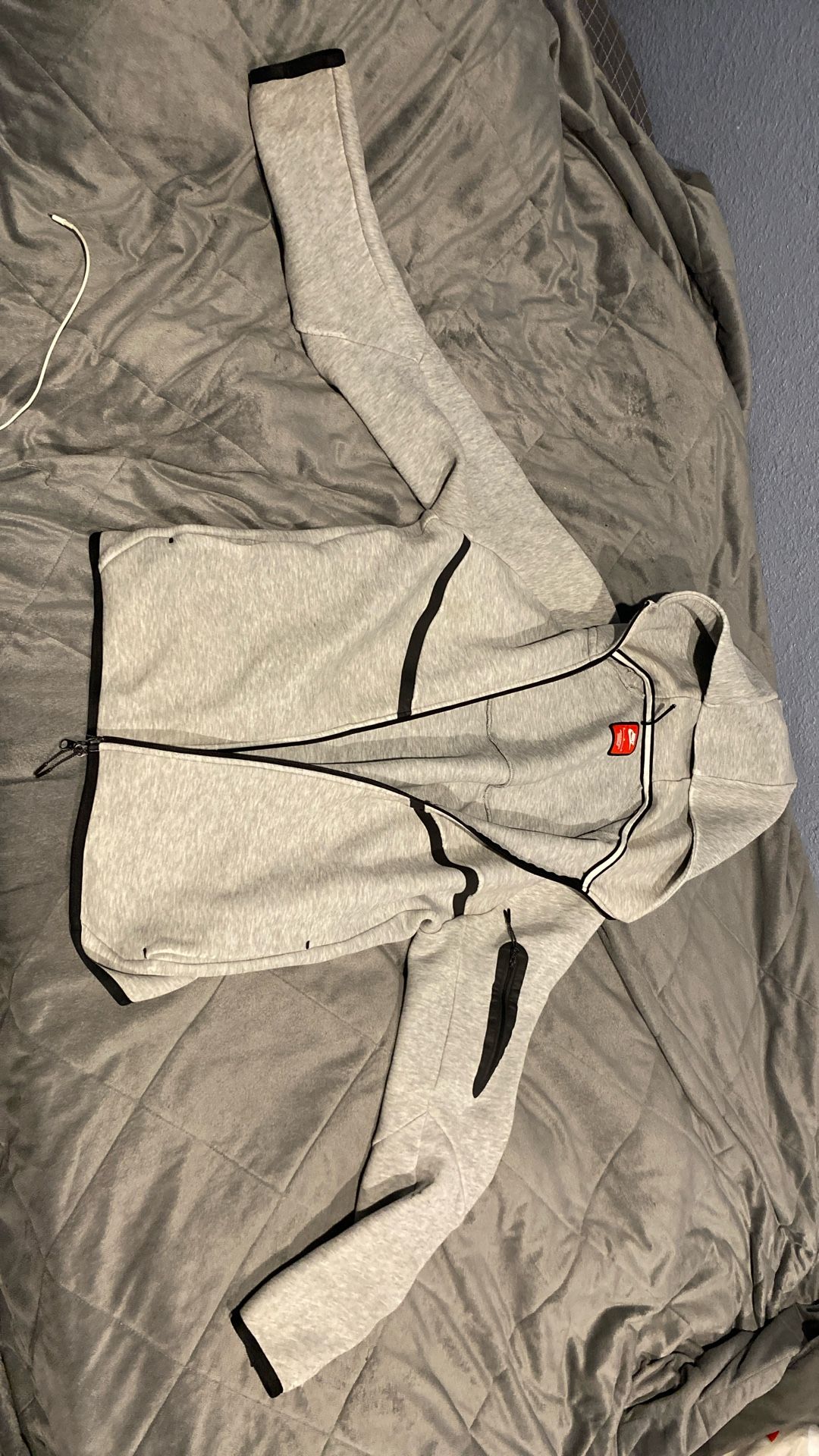 Men’s Nike Tech Fleece (Medium)