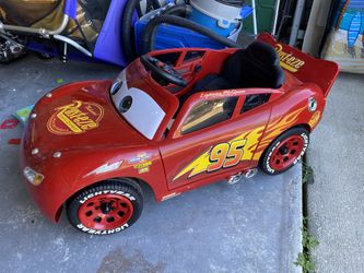 Disney•Pixar Cars 3 Lightning McQueen 6V Battery-Powered Ride On