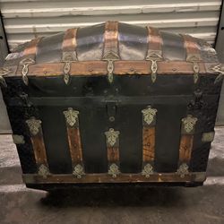Beautiful Original VICTORIAN Era Camel Back Trunk 
