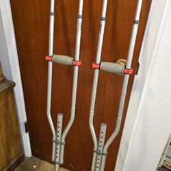 CRUTCHES  (Max HEIGHT 6 Ft7)