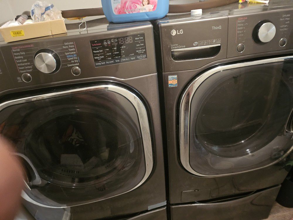 2020 LG FULL CAPACITY WASHER AND DRYER 