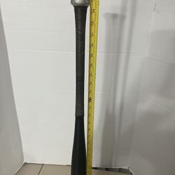 Easton Softball Bat MDL SX1T 34 32 Taper Grip EA 70 Aluminum Bat 34" 2 1/4" DIA. The bat is in good condition with cosmetic blemishes from prior use. 