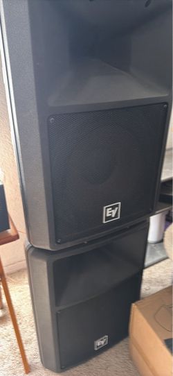 Professional DJ speakers